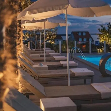 Family-friendly With Swimming Pool Mandre, Pag - 24196 公寓