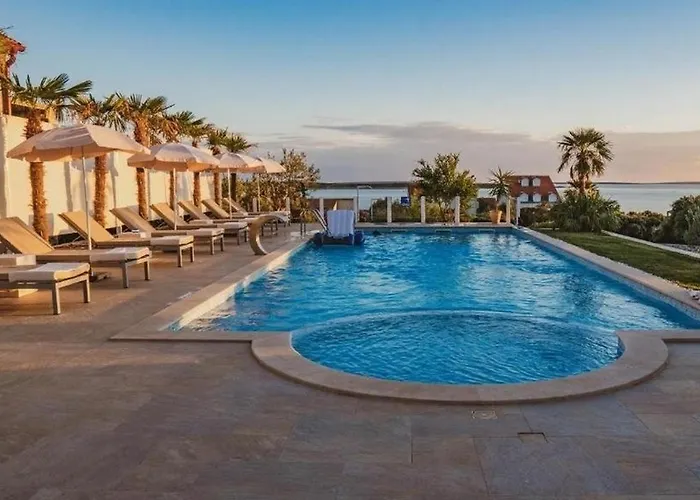 Family-friendly With Swimming Pool Mandre, Pag - 24196 Колан