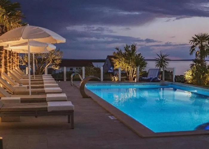 Apartment Family-friendly With Swimming Pool Mandre, Pag - 24196 *